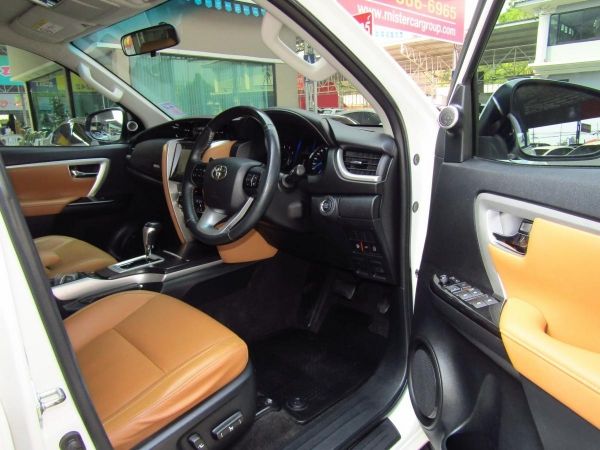 TOYOTA FORTUNER 2.8V 4WD Auto/ 2015 รูปที่ 3