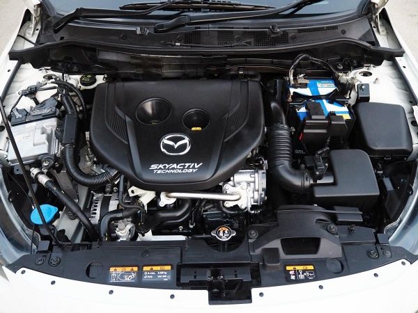 MAZDA 2 1.5 SKYACTIVE XD SPORTS HIGH PLUS ปี 2015 เกียร์AUTO สีขาวมุก(นิยม) รถสภาพนางฟ้า รูปที่ 3