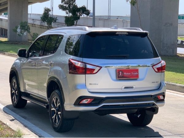 2019 Isuzu MU-X 3.0 THE ONYX  NAVI รูปที่ 3