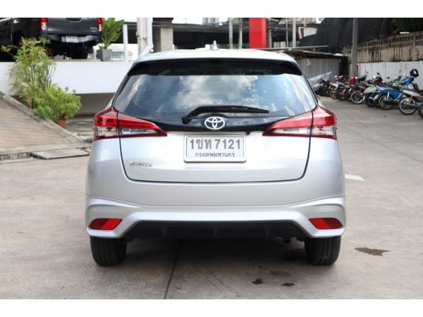 Yaris ปี 20 รถทดลองขับจากโตโยต้ามอเตอร์ ฟรีดาวน์  ดอกเบี้ยเริ่มต้น 2.59% ผ่อนเดือนละ 9,xxx.- ออกรถ 10,800 บาทเท่านั้น รูปที่ 3