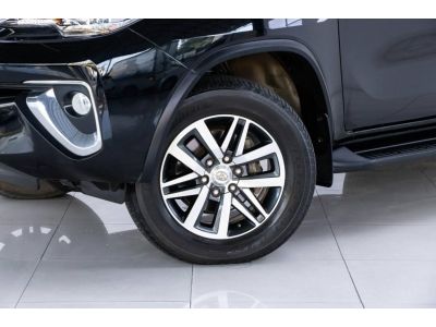 2015 TOYOTA FORTUNER  2.8 V 4WD  ผ่อน 9,529 บาท 12 เดือนแรก รูปที่ 3