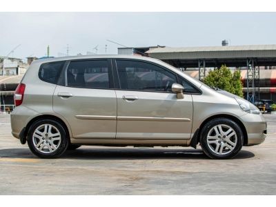 Honda Jazz 1.5 E โฉม GD 7 Speed mode เบนซิน A/T รูปที่ 3