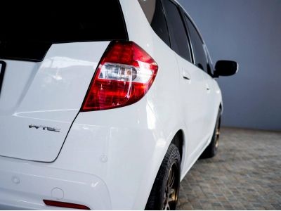 HONDA JAZZ 1.5V เกียร์AT ปี13 รูปที่ 3