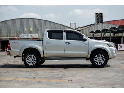 Toyota VIGO 2.5 E Prerunner Double Cab 2012 ดีเซล สีเทา เกียร์ธรรมดา ไมล์ 99,000 รูปที่ 3