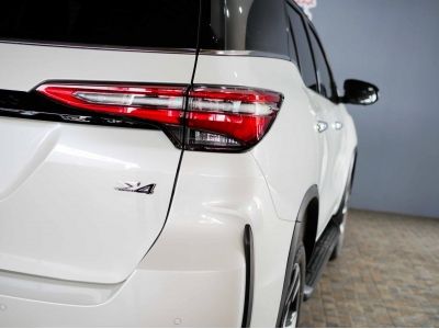 TOYOTA FORTUNER 2.4 LEGENDER 4WD เกียร์AT ปี20 รูปที่ 3