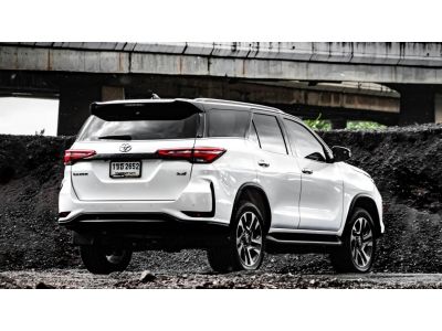 Toyota Fortuner 2.4 Legender 4WD ปี 2020 สีขาว รูปที่ 3