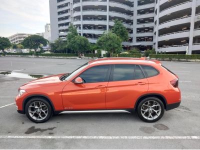 รถบ้าน เจ้าของขายเอง BMW X1 20d X Line รถสีส้ม Valencia Orange Metallic เบาะภายในสี Oyster เปิดตัวรุ่น LCI เครื่องยนต์ ดีเซล รุ่นใหม่ Twin Power Turbo 1,995cc 184HP  รถจดทะเบียนปี 2013 ไมล์ 14x,xxx    รูปที่ 3