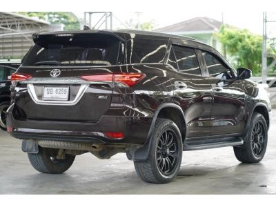 2015 TOYOTA FORTUNER 2.8 V 4WD A/T สีน้ำตาล รูปที่ 3