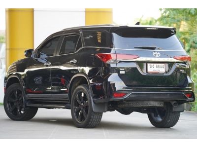 2016 TOYOTA FORTUNER 2.8 TRD 2WD A/T สีดำ รูปที่ 3