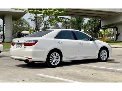 2016 TOYOTA CAMRY, 2.5 HV CD โฉม ปี12-18 สีขาว เกียร์ออโต้ เครื่องเบนซิน/ไฟฟ้า รูปที่ 3