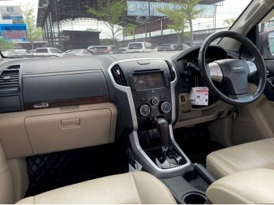 2017  ISUZU MU-X 1.9 DVD 2WD ฟรีดาวน์ กู้ได้เต็มไม่ต้องใช้เงินออกรถ  ขับฟรี 90 วัน รูปที่ 3