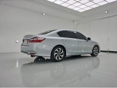 HONDA ACCORD 2.0 E CC. ปี 2017 สี ขาว เกียร์ Auto รูปที่ 3