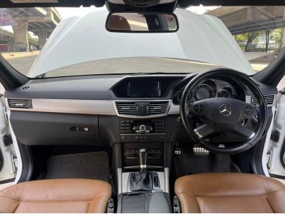 2011 Benz E250 CGI Saloon 5999-183 เพียง 919,000 ฟรีดาว ซื้อสดไม่มี Vat7% เครดิตดีออกรถ0บาทได้ เบนซิน 1800 ไม่รวมป้ายครับ พาช่างมาได้ เครื่องยนต์เกียร์ช่วงล่างดี แอร์เย็นฉ่ำ สวยพร้อมใช้ ทดลองขับได้ทุก รูปที่ 3