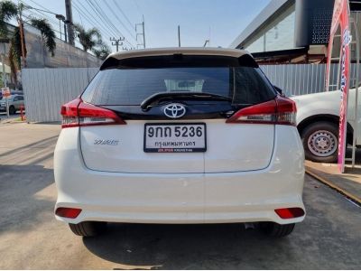 TOYOTA YARIS 1.2 J CC. ปี 2020 สี ขาว เกียร์ Auto รูปที่ 3