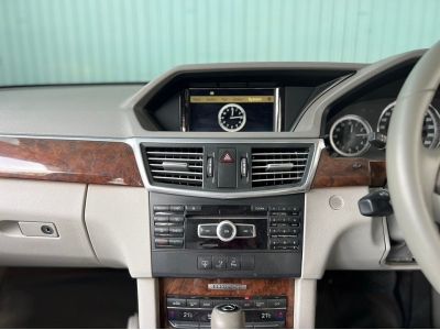 2012 MERCEDES-BENZ E-CLASS E200 1.8 NGT โฉม W212 CNG เบนซิน รูปที่ 3