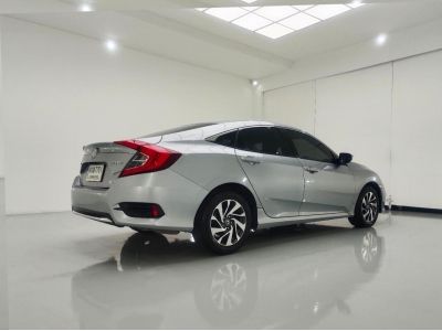 HONDA CIVIC 1.8 E (FC) CC. ปี 2019 สี เงิน เกียร์ Auto รูปที่ 3