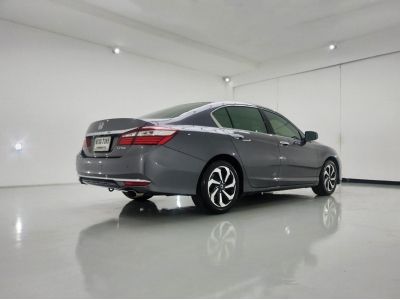 HONDA ACCORD 2.0 E CC. ปี 2017 สี เทา เกียร์ Auto รูปที่ 3