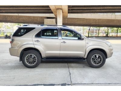 Toyota Fortuner 2.7 V AT ปี 2011 โปร ฟรีดาวน์ กู้ได้100%  ไม่ต้องมีคนค้ำ รูปที่ 3