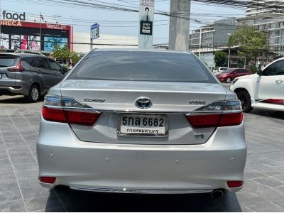 TOYOTA CAMRY 2.5 HYBRID PREMIUM CC. ปี 2016 สี เงิน เกียร์ Auto รูปที่ 3