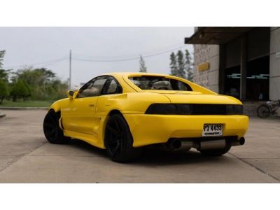 Toyota MR2 สีเหลือง 