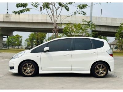 รถแต่งมาหล่อๆ คุ้มๆ HONDA JAZZ 1.5V  A/T ปี 2011จด12 รูปที่ 3