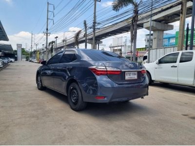 ปี 2017 TOYOTA COROLLA ALTIS 1.8 V NAV CC. สี เทา เกียร์ Auto รูปที่ 3