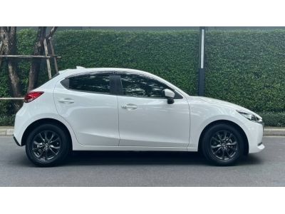 MAZDA 2  1.3 S Leather Sport Hatchback ปี20 สีขาว รูปที่ 3