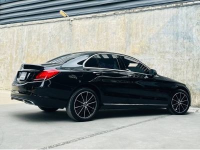 2019 Mercedes-Benz C220d Exclusive Facelift (W205) เพียง 50,000 กิโล รูปที่ 3