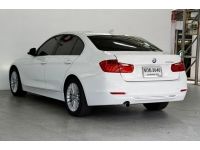 BMW SERIES3 F30 320D 2.0 LUXURY ปี2012 รถบ้านมือเดียวป้ายแดง รูปที่ 3