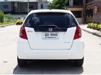 HONDA JAZZ 1.5 V i-VTEC ปี 2010 เกียร์AUTO สภาพนางฟ้า รูปที่ 3