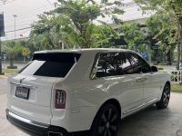 Rolls Royce Cullinan SUV ปี 2023 มีวารันตีเหลือ มีไฟแนนซ์เหลือเปลี่ยนสัญญาผ่อนต่อได้ ถูกสุดในตลาด ติดต่อซื้อขายตรงกับเจ้าของโชว์รูม (1ขน 9595 กทม) รูปที่ 3