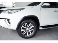 TOYOTA FORTUNER 2.4 V AT ปี 2019 สีขาว รูปที่ 3