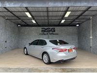 Toyota Camry 2.5 HV-E HYBBRID 2020 AT สีเทา รูปที่ 3