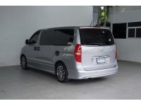 HYUNDAI H-1 2.5 ELITE AT ปี 2017 จด 2018 สีเทา รูปที่ 3