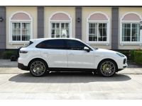 รุ่นรถ : Porsche Cayenne E-hybrid coupe4WD เครื่องยนต์: เบนซิน เกียร์: ออโต้ ปี: 2024 สี: ขาว ไมล์: 2,xxx กม. รูปที่ 3