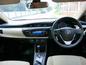 New toyota corolla altis 1.8 e ปี 2015 มือเดียวจากป้ายแดงไม่เคยติดแก๊สรถเข้าศูนย์ตลอดค่ะเช็คทุกระยะ วิ่งเพียง 109XXX กิโลแท้สภาพสวยพร้อมใช้ค่ะ รูปที่ 4