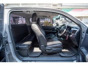 2017 Toyota Hilux Revo 2.4 SMARTCAB Prerunner E Pickup AT รูปที่ 4