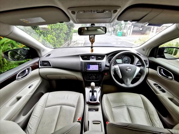 Nissan sylphy 1.8naviท็อป​ 2012​ สีดำ​ รูปที่ 4