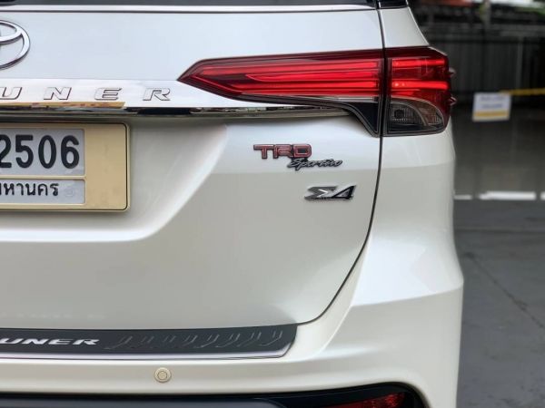 Toyota Fortuner 2.8TRD Sportivo 4WD AT 2018 รูปที่ 4