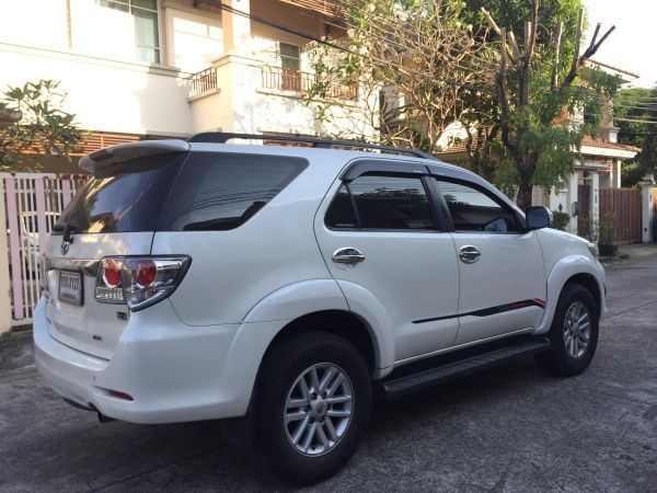 2012 Toyota Fortuner 3.0 V4 WD เกียร์ออโต้ รูปที่ 4