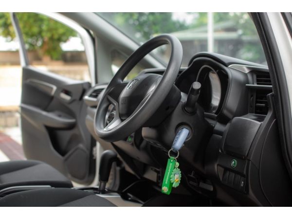 Honda Jazz 1.5S i-VTEC Hatchback AT รูปที่ 4