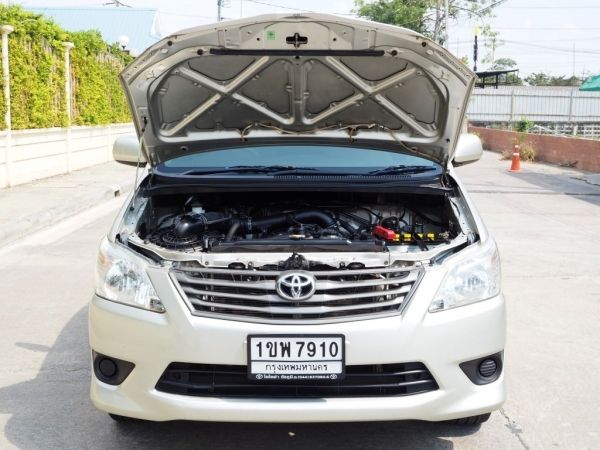 TOYOTA INNOVA 2.0 E (MNC) ปี 2011 จดปี 2012 เกียร์MANUAL สภาพนางฟ้า รถเก๋ง ฟรีดาวน์ SUV โตโยต้า อินโนว่า สภาพดี รถ รถยนต์ รูปที่ 4