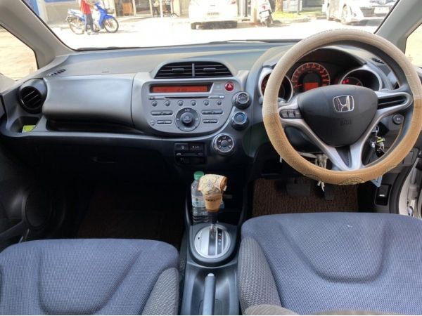 Honda Jazz 1.5 SV ปี 2014 รถขับมือเดียว ไมล์น้อย สภาพสวย รูปที่ 4