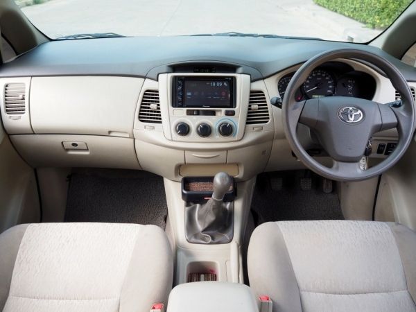 TOYOTA INNOVA 2.0 E (MNC) ปี 2011 จดปี 2012 เกียร์MANUAL สภาพนางฟ้า รูปที่ 4