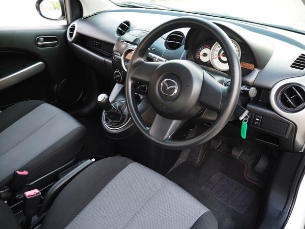 ปี 2012 MAZDA 2 HATCHBACK SPORTs 1.5 Groove  เกียร์MANUAL สีขาว(นิยม) สภาพป้ายแดง รูปที่ 4