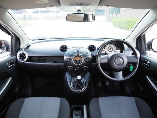 MAZDA 2 HATCHBACK SPORTs 1.5 Groove ปี 2012 เกียร์MANUAL สีขาว(นิยม) สภาพป้ายแดง รูปที่ 4