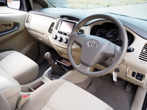 TOYOTA INNOVA 2.0 E (MNC) ปี 2011 จดปี 2012 เกียร์MANUAL สภาพนางฟ้า รูปที่ 4