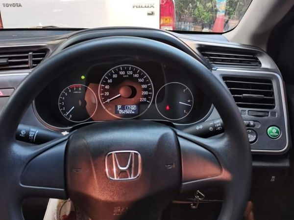 รถบ้านแท้ๆ มือเดียวป้ายแดง วิ่งน้อย Honda City 1.5S AT 2018 (สีเทาภายในดำ)    ขายเพียง 449,000 บาท  ( จ่ายสดราคาพิเศษ / จัดไฟแนนซ์ได้ )  วิ่งน้อย 52,xxx km  อปก ครบ กุญแจรีโมท 2 ดอก   รับประกันตัวถังไ รูปที่ 4