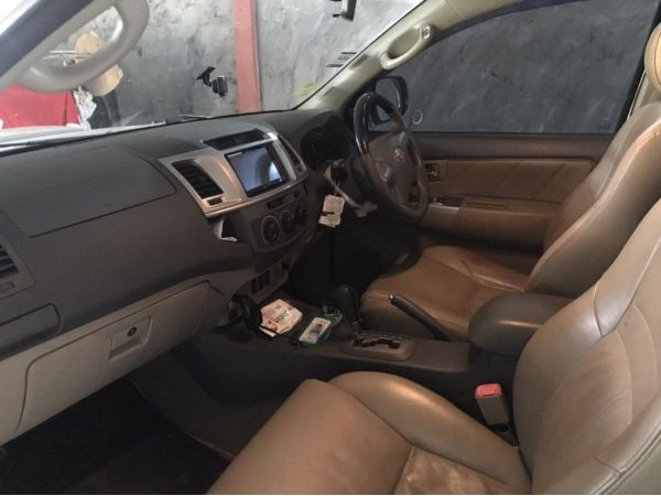 ขายรถ Toyota Fortuner รูปที่ 2