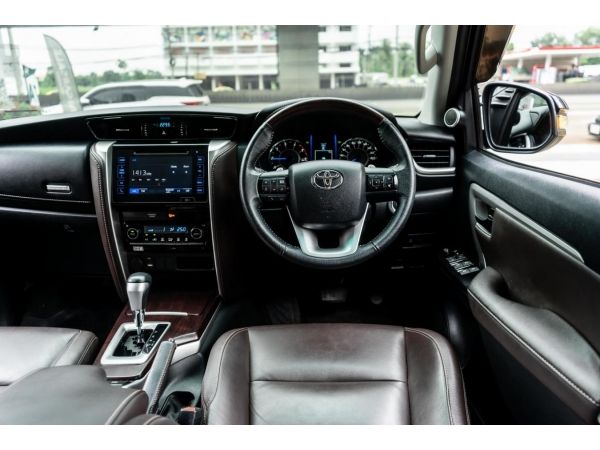 2018 Toyota Fortuner 2.4  V SUV รูปที่ 4